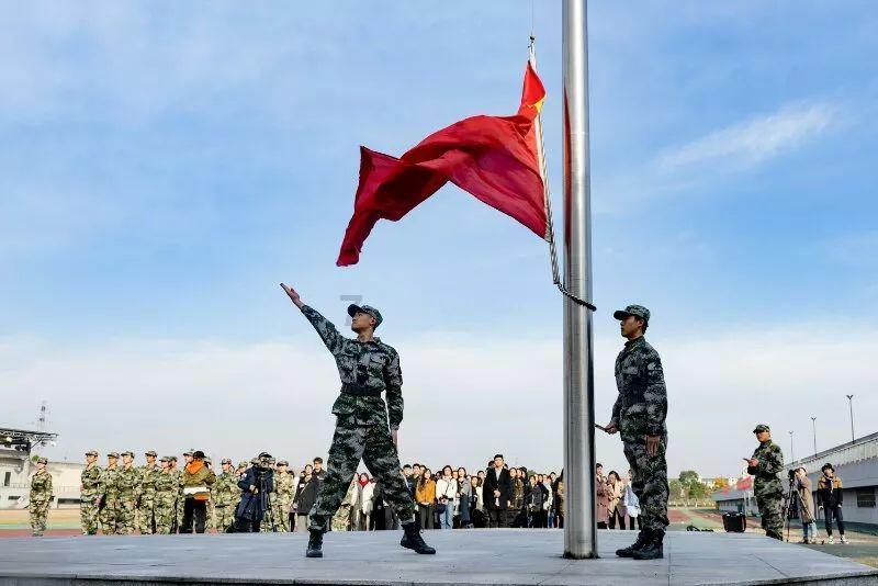 惊险!3吨炸药运输车出现在禁行公路上......